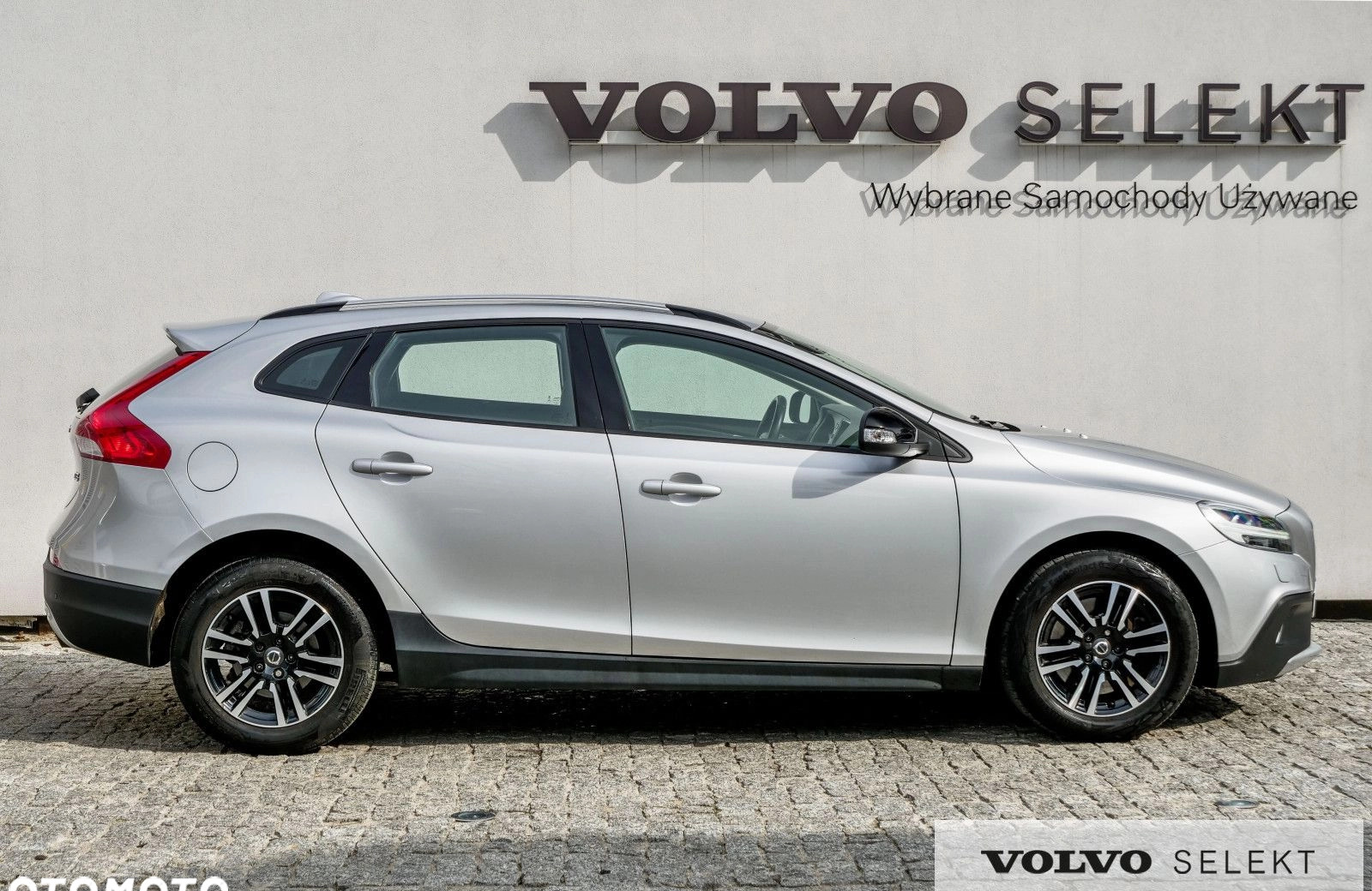 Volvo V40 cena 84900 przebieg: 133960, rok produkcji 2019 z Starogard Gdański małe 596